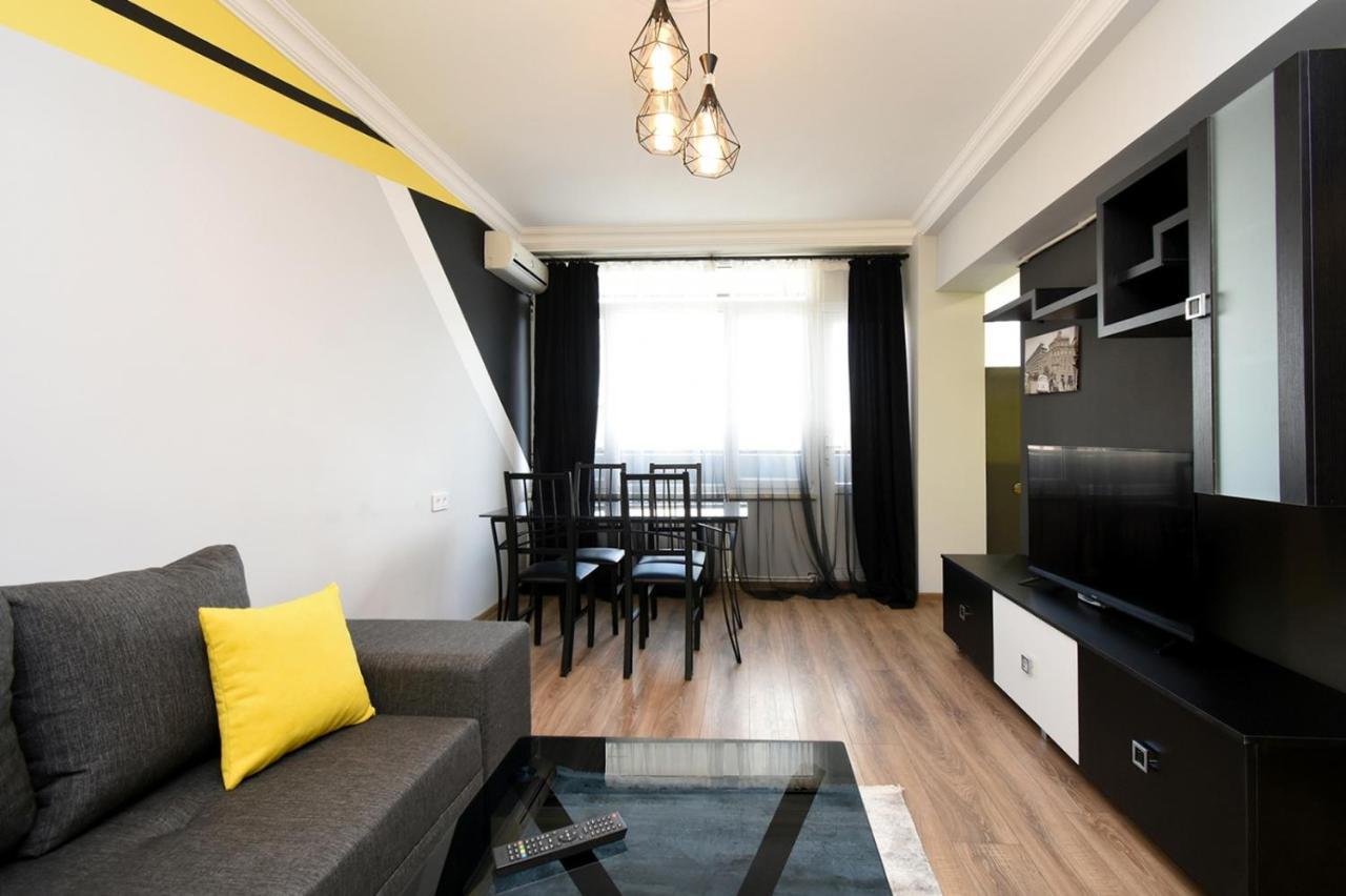 Positive Apartment In Center Of Yerevan City Eksteriør billede