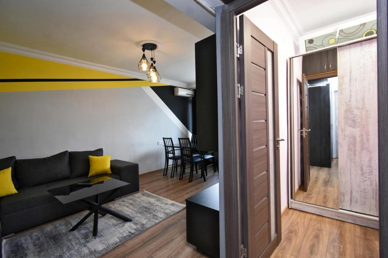 Positive Apartment In Center Of Yerevan City Eksteriør billede