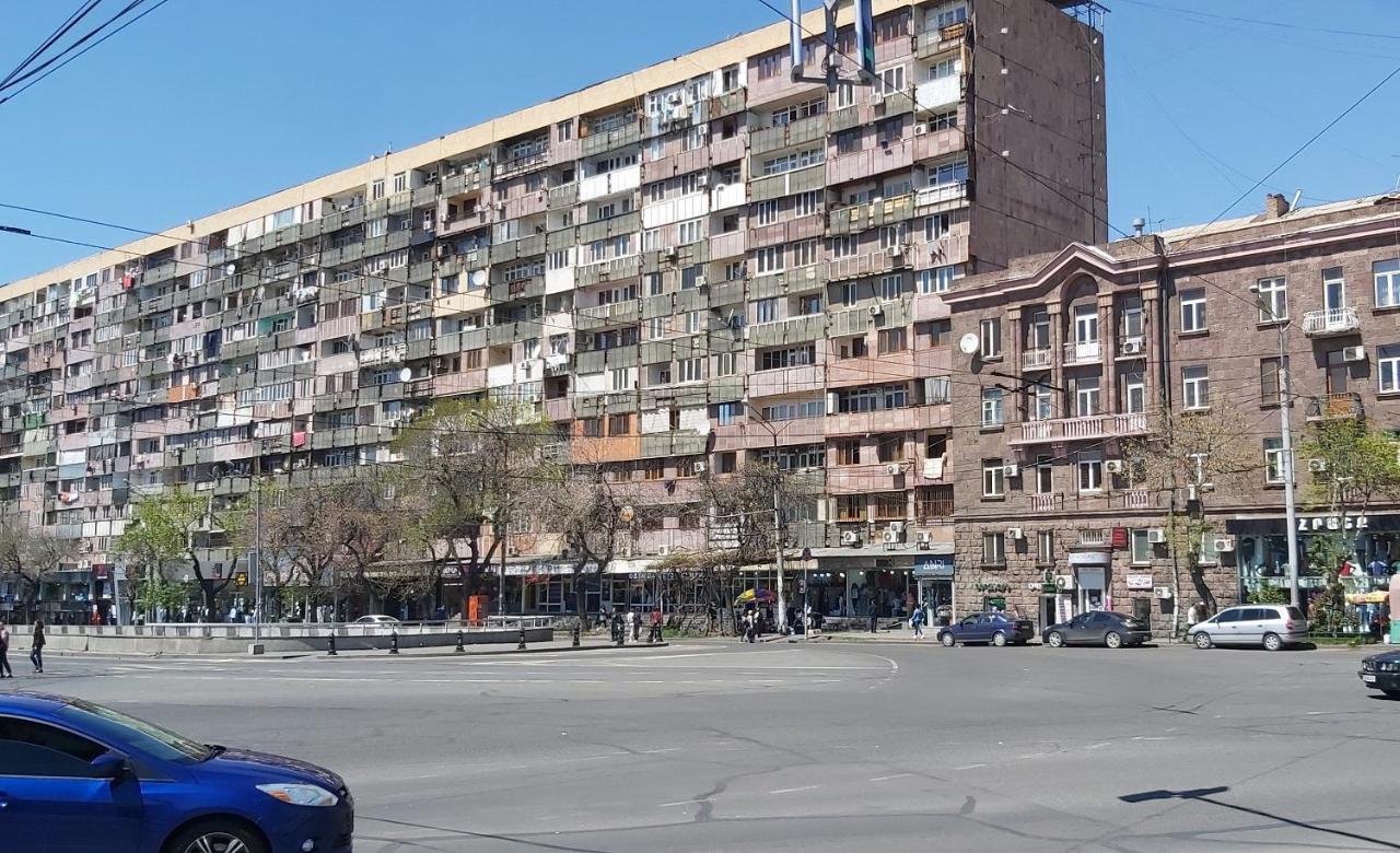 Positive Apartment In Center Of Yerevan City Eksteriør billede