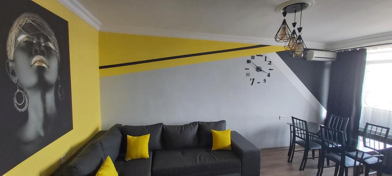 Positive Apartment In Center Of Yerevan City Eksteriør billede